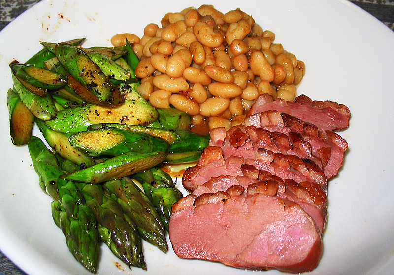 豆と家鴨胸肉とアスパラガス